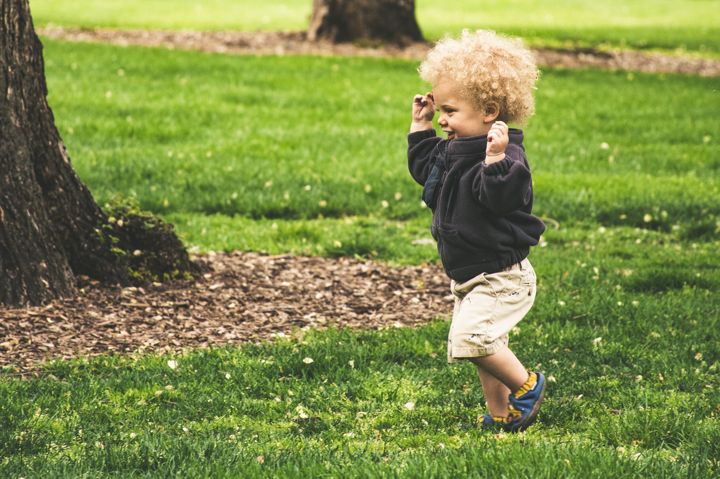 photo-of-toddler-running-1073088.jpg