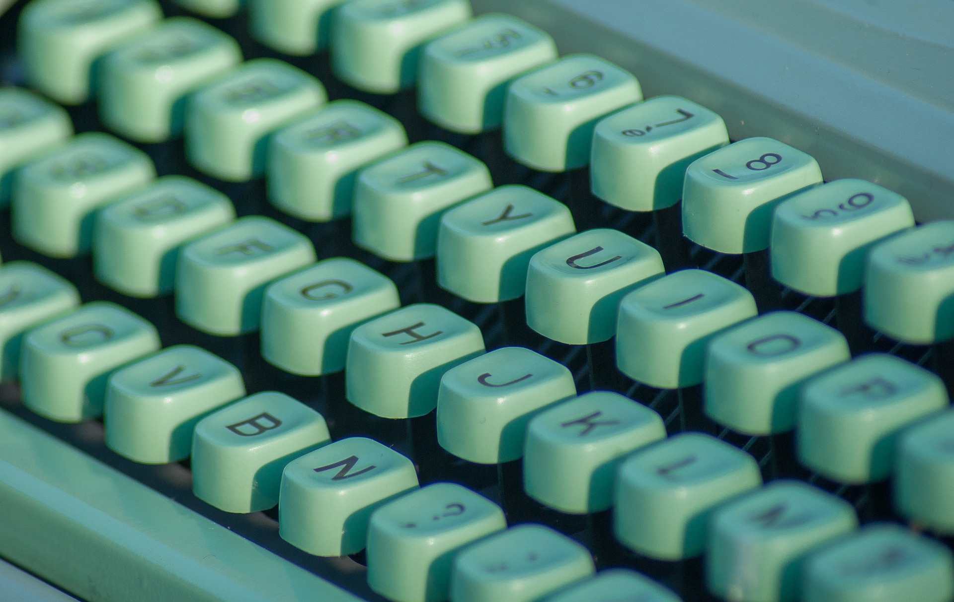 typewriter-1726000_1920.jpg