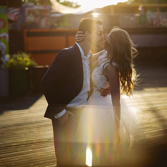 Just the two of you &amp; nobody else 👩&zwj;❤️&zwj;💋&zwj;👨
.
.
.
#wedding #weddingdress #weddingphotography #weddingphotographer #budapestpark #budapestparkofficial #budapestparkvip #daalarna #daalarnacouture #daalarnabride