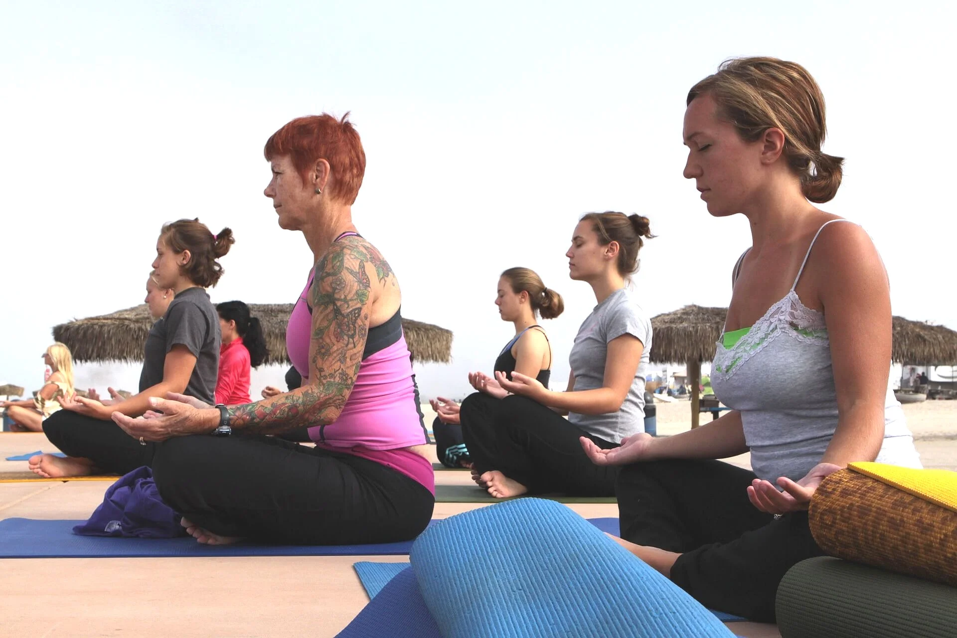 Yoga kan du trene både ute og inne.