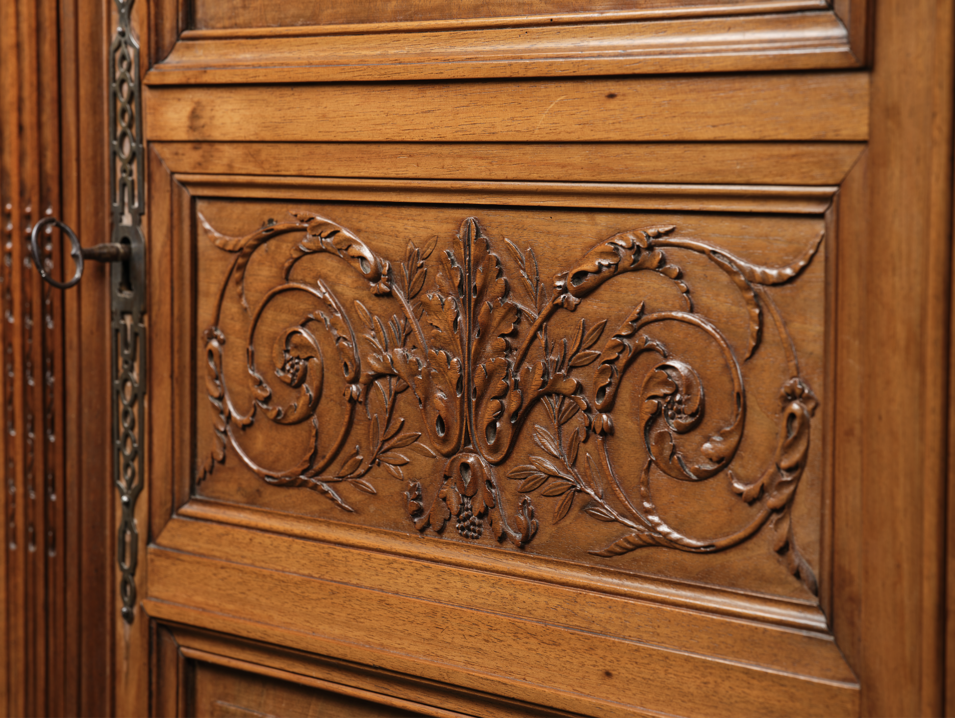 Armoire Louis XVI Cole Myers Antiques .png