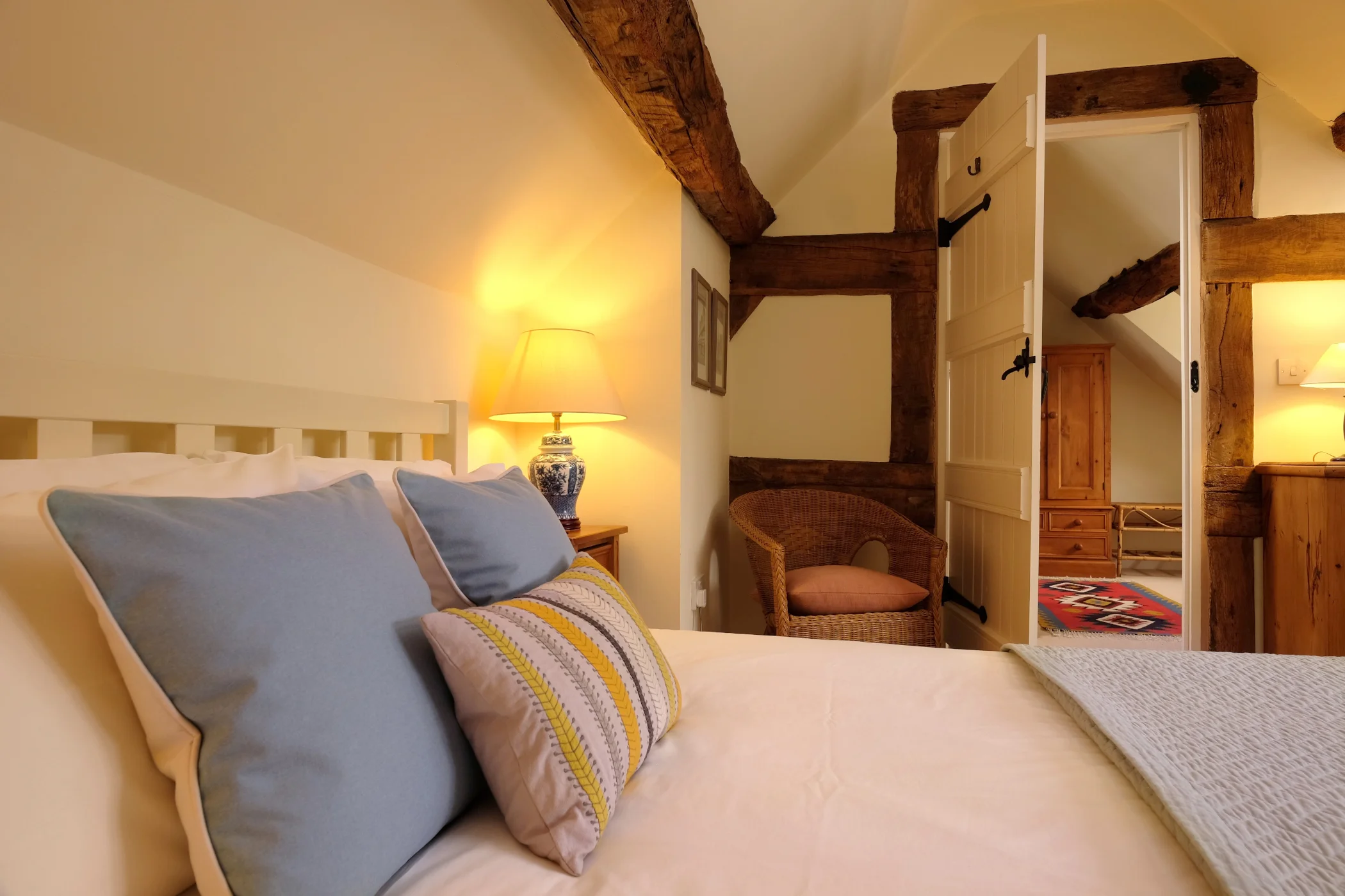 comfy king sized bed with fresh linen and luxurious pillows