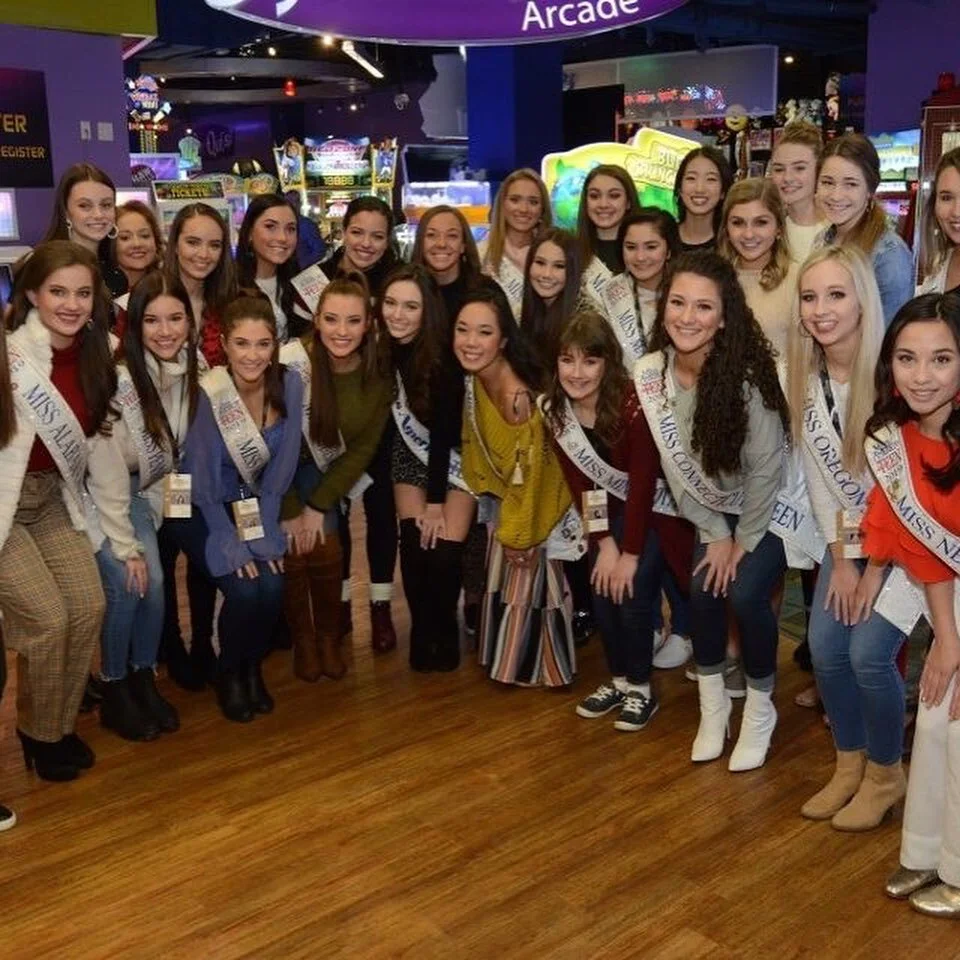 Happy International Women&rsquo;s Day to all the amazing women out there! So thankful I have such inspirational role models and friends in my life. Make sure to shoutout a woman you&rsquo;re thankful for on this day🌟
#internationalwomensday #MissSCT