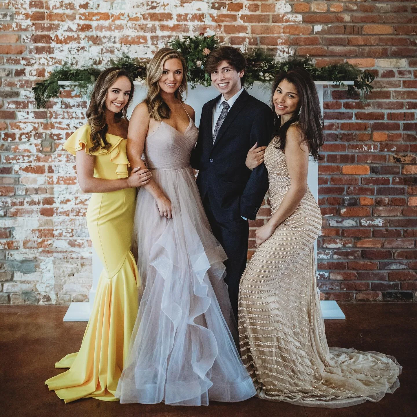 What a fun photoshoot with @miss_cocky !! We are so thankful for your sponsorship. Make sure you go check their new prom dresses out!! They are all absolutely stunning. ✨
#MissSCTeen2020 #MissSCTeen2019