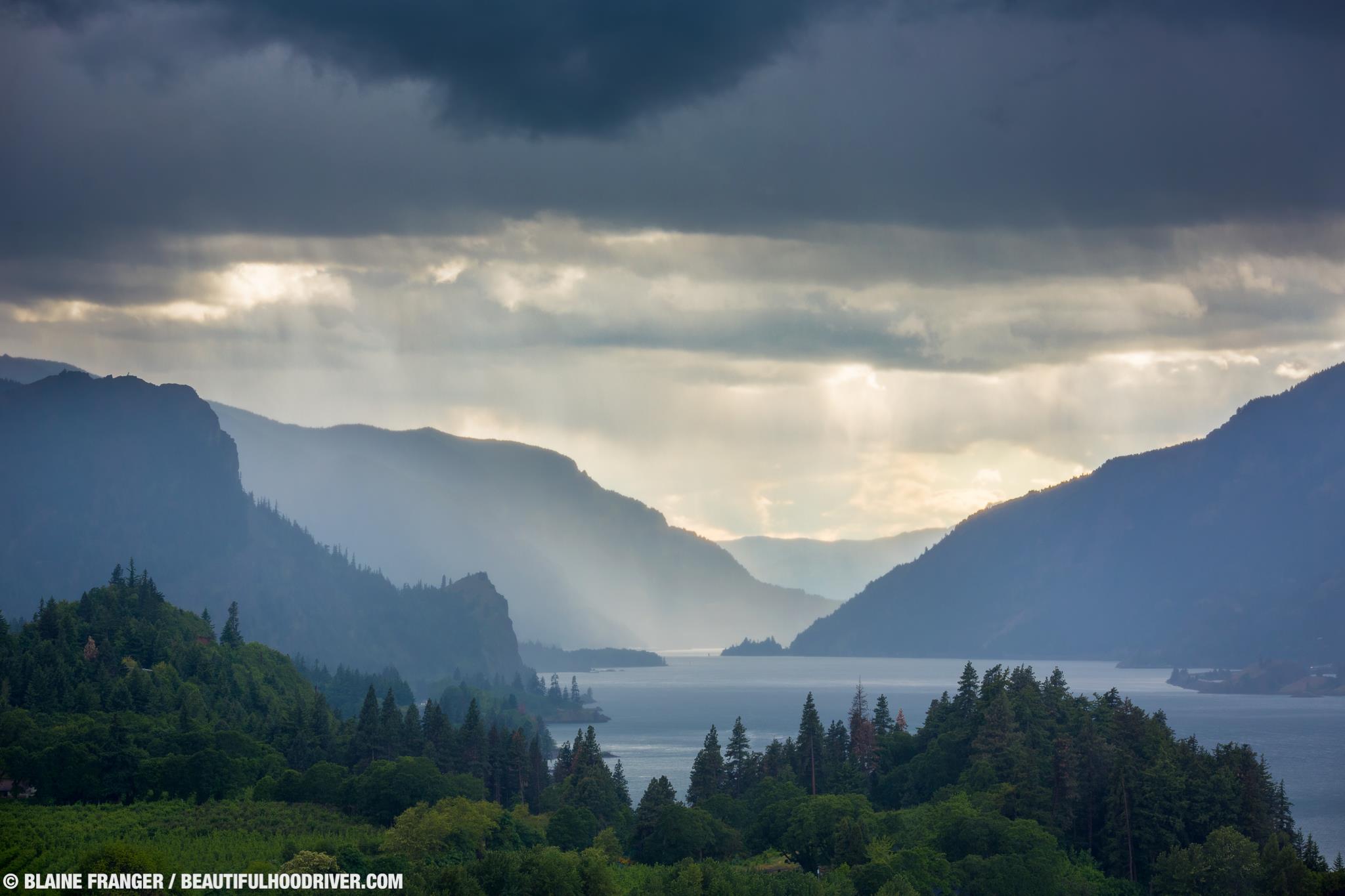 HOOD_RIVER_OREGON_grey_01.jpg