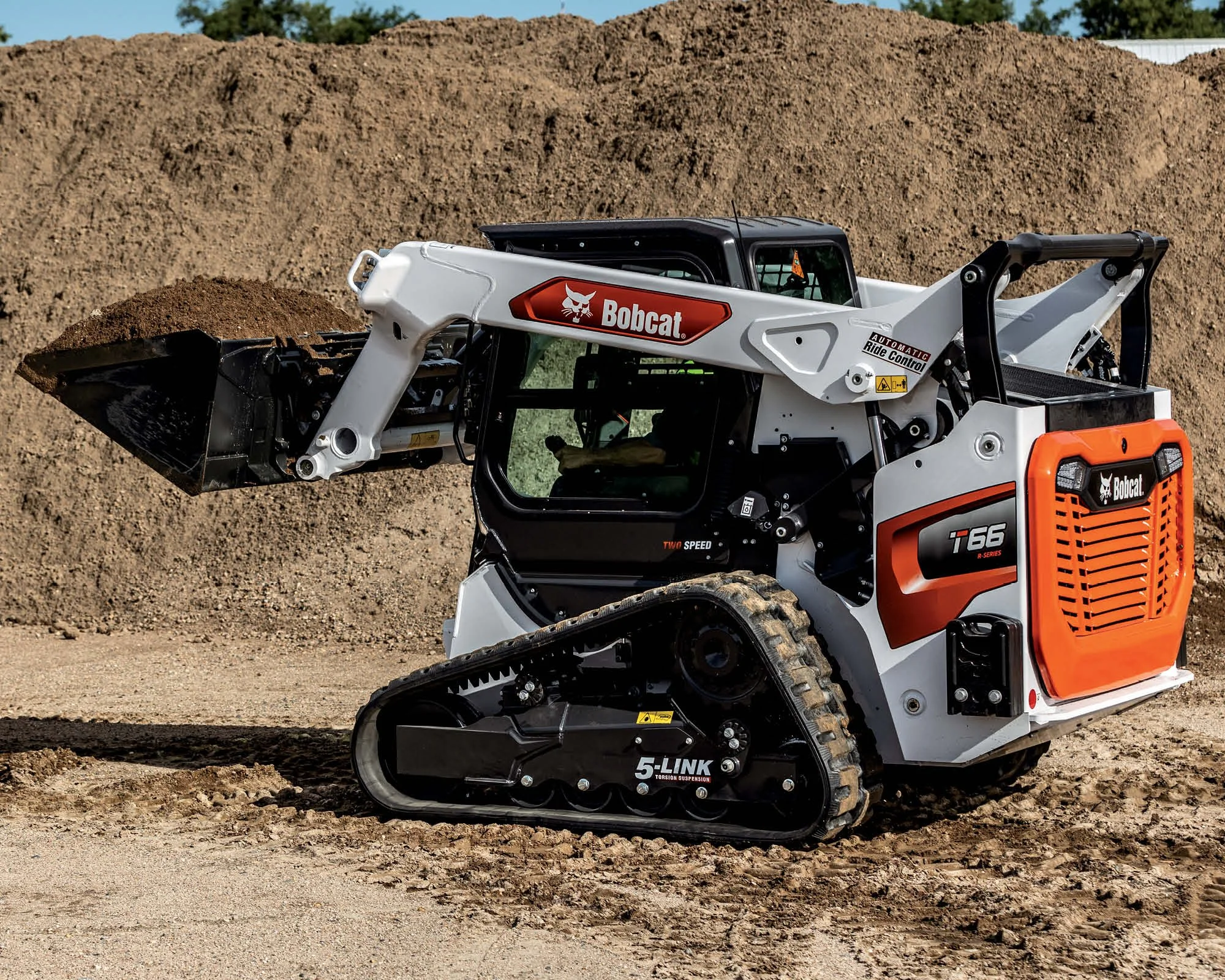 Bobcat T66 ii.jpg
