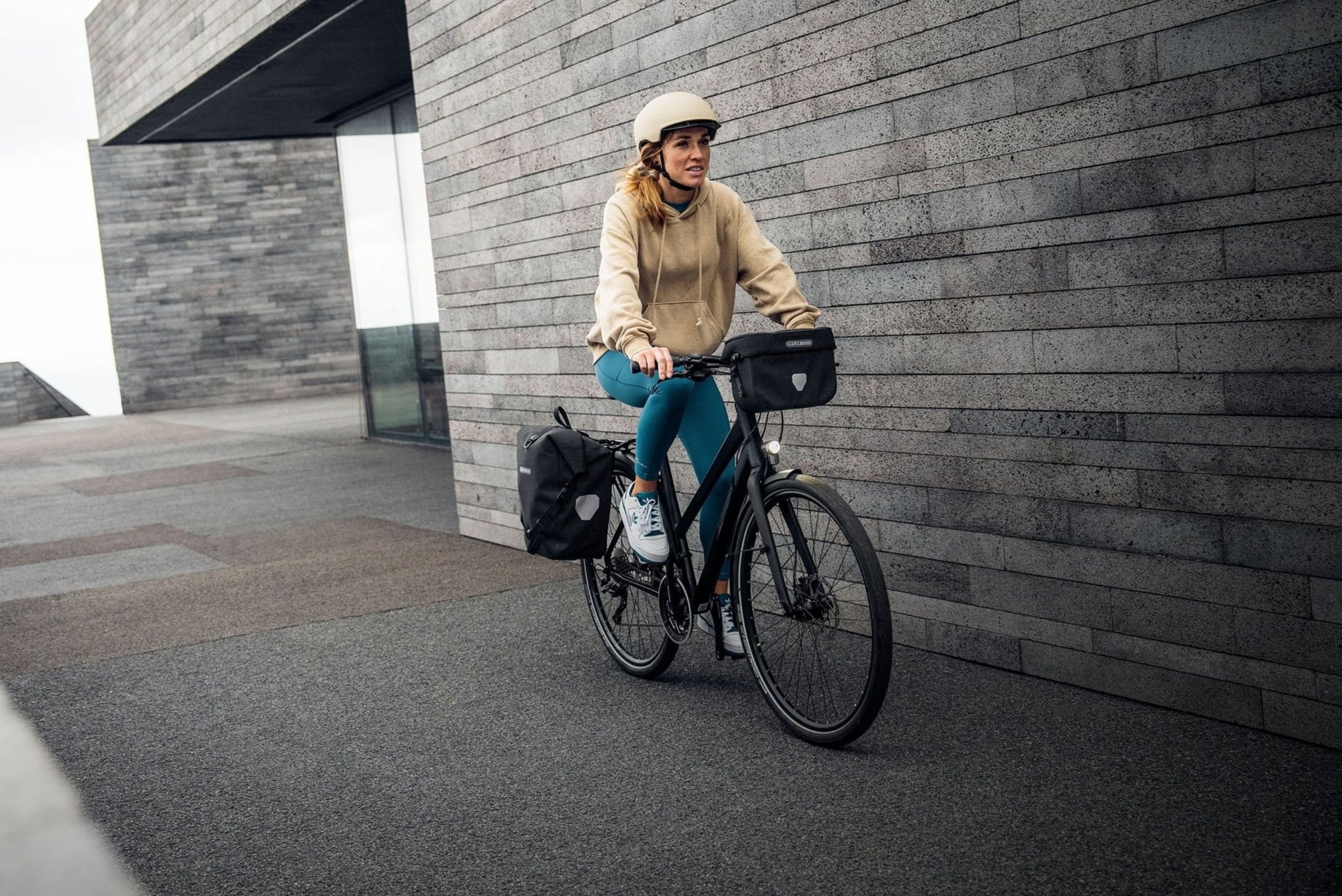 ciclo-ebikes.com_accessories_ORTLIEB_Back-Roller High-Vis(15).jpg