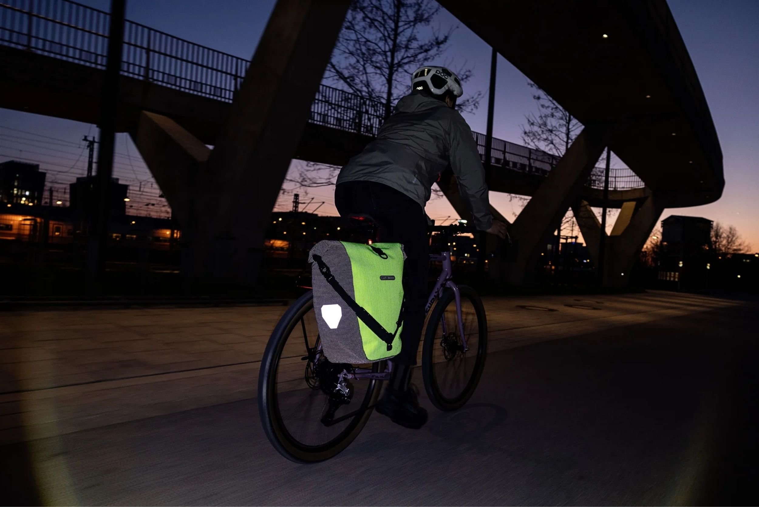 ciclo-ebikes.com_accessories_ORTLIEB_Back-Roller High-Vis(13).jpg