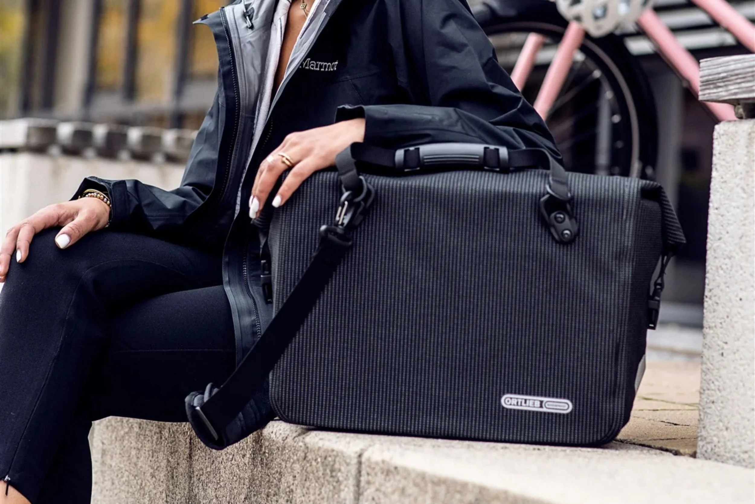 ciclo-ebikes.com_accessories_ORTLIEB_Office-Bag(6).jpg