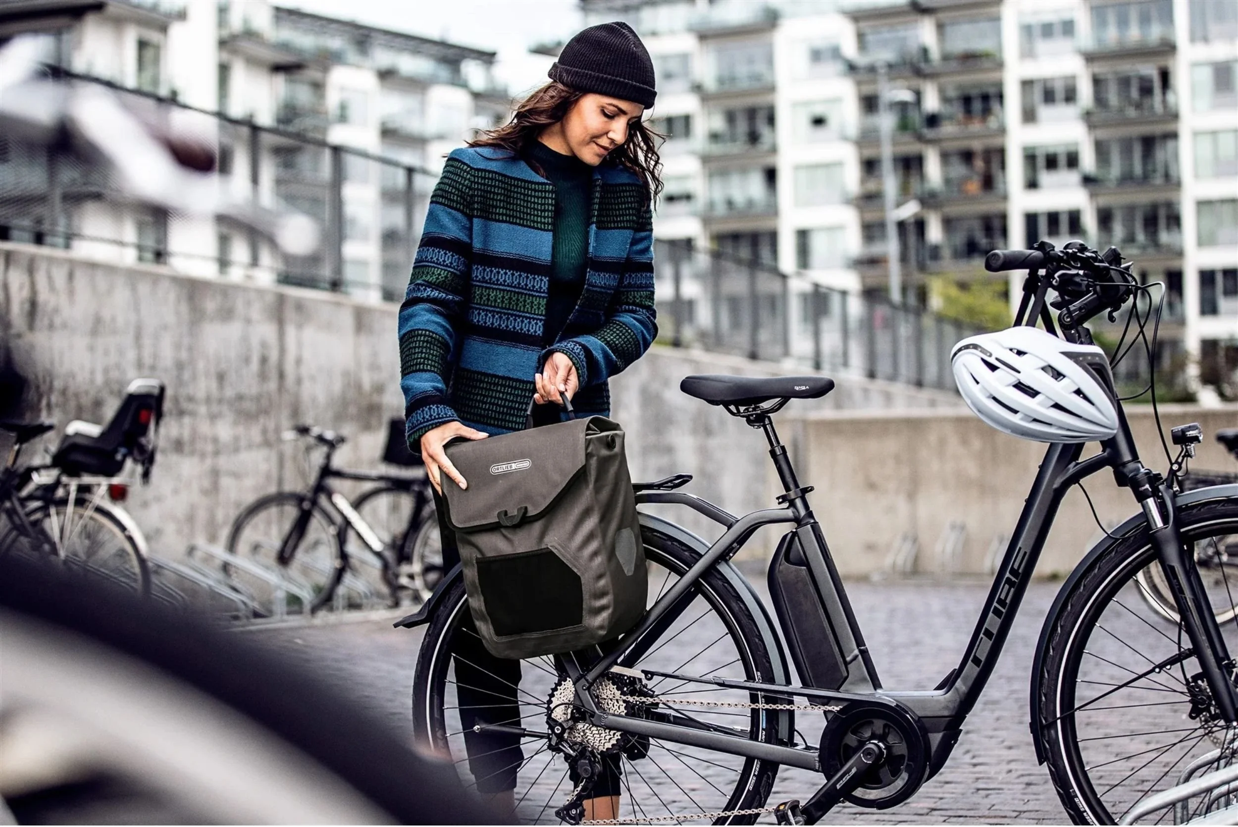 ciclo-ebikes.com_accessories_ORTLIEB_pedal-mate(9).jpg