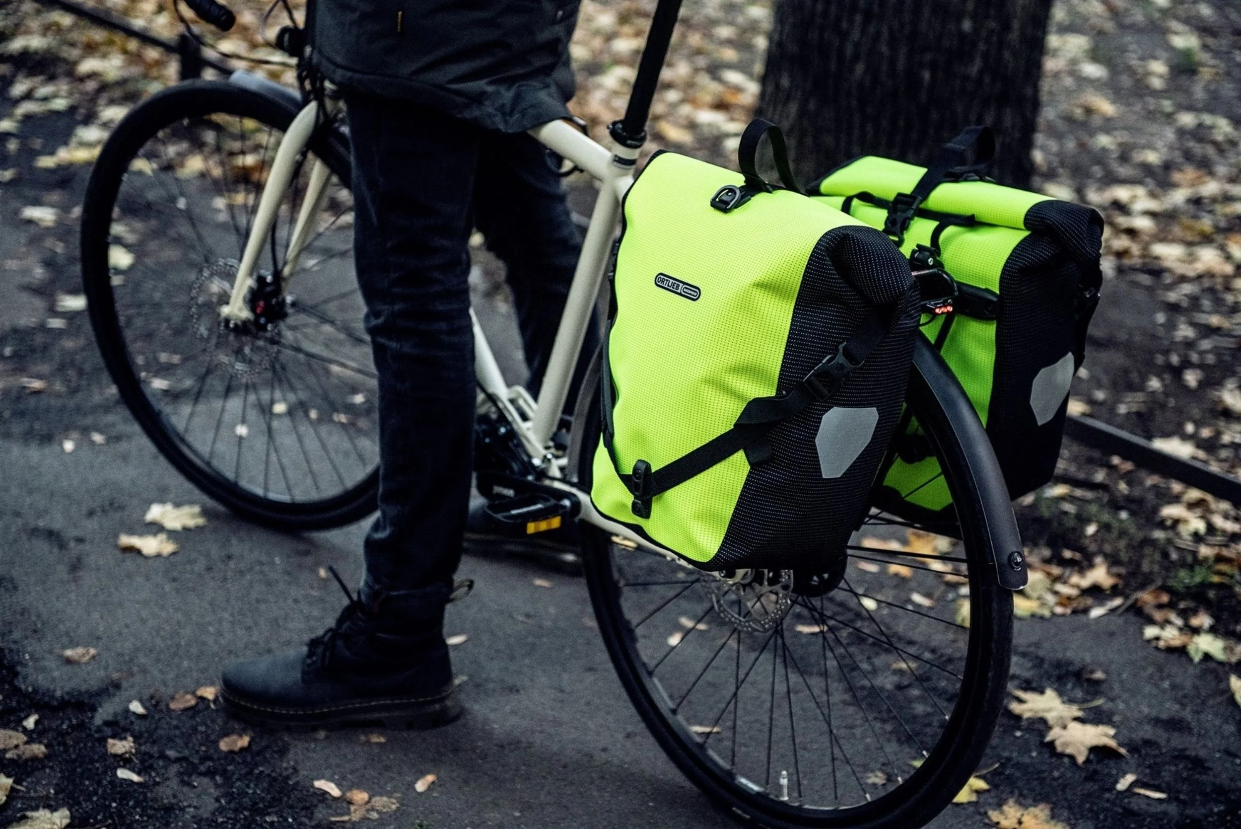 ciclo-ebikes.com_accessories_ORTLIEB_Back-Roller High-Vis(11).jpg