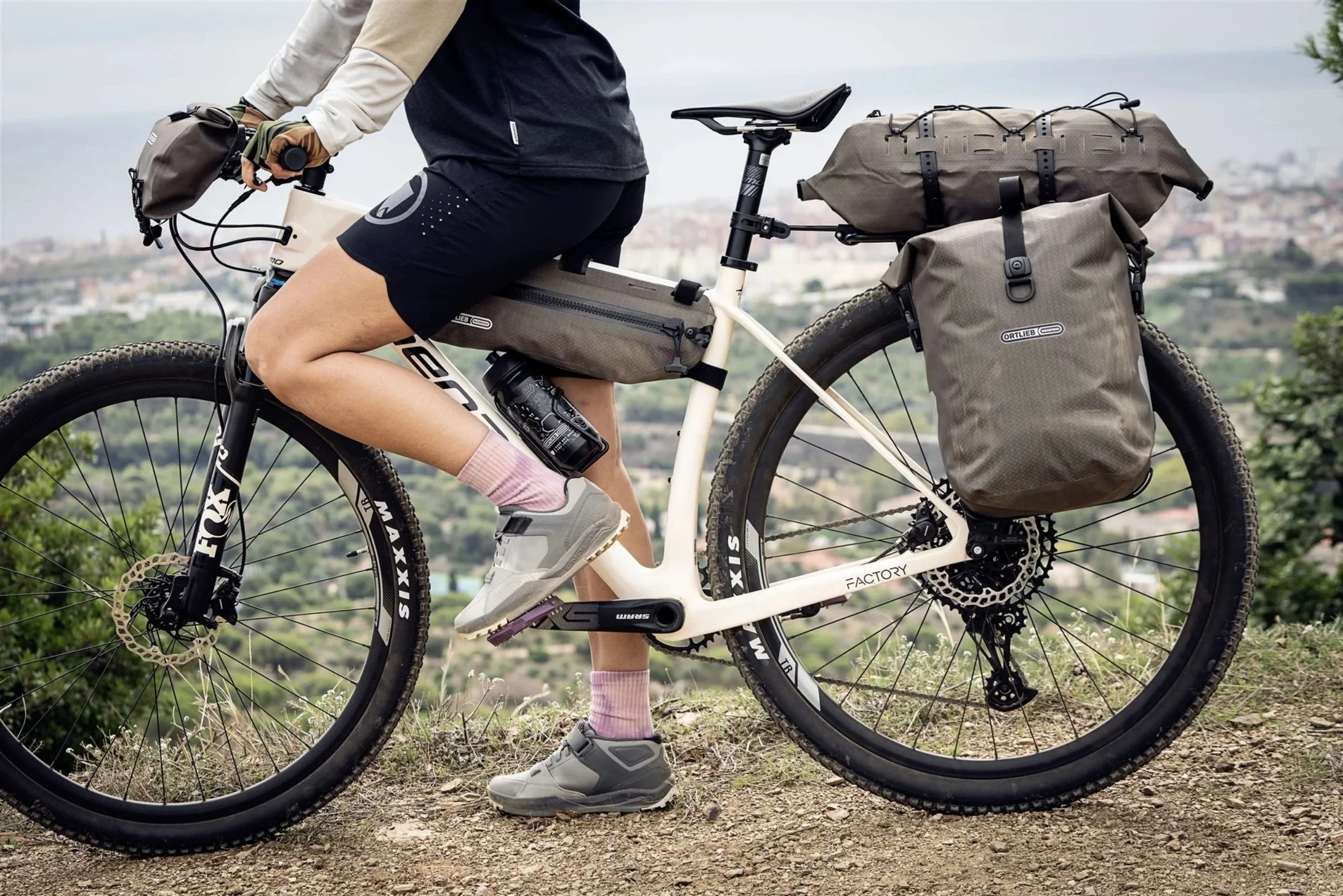 ciclo-ebikes.com_accessories_ORTLIEB_gravel-pack(14).jpg