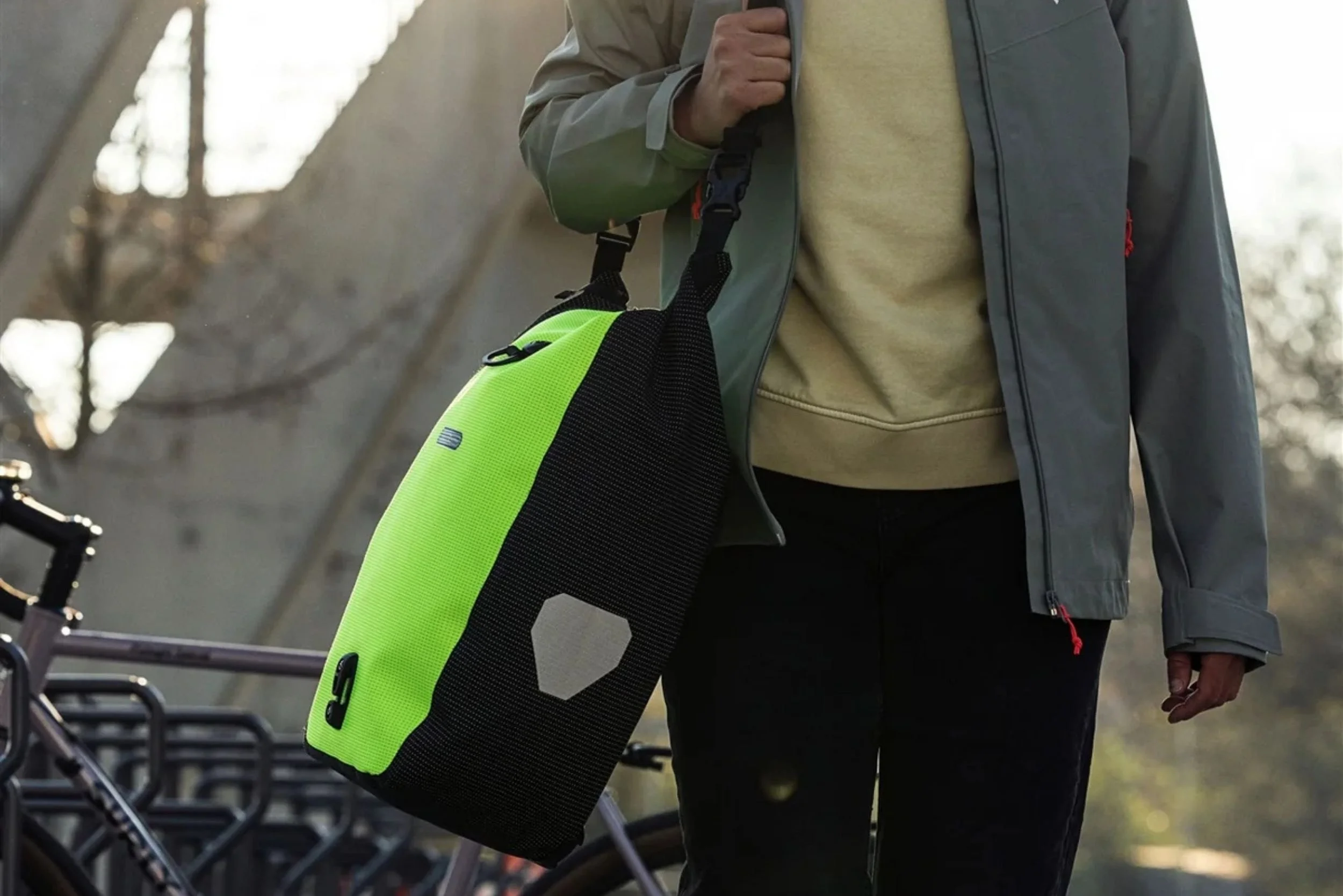 ciclo-ebikes.com_accessories_ORTLIEB_Back-Roller High-Vis(14).jpg
