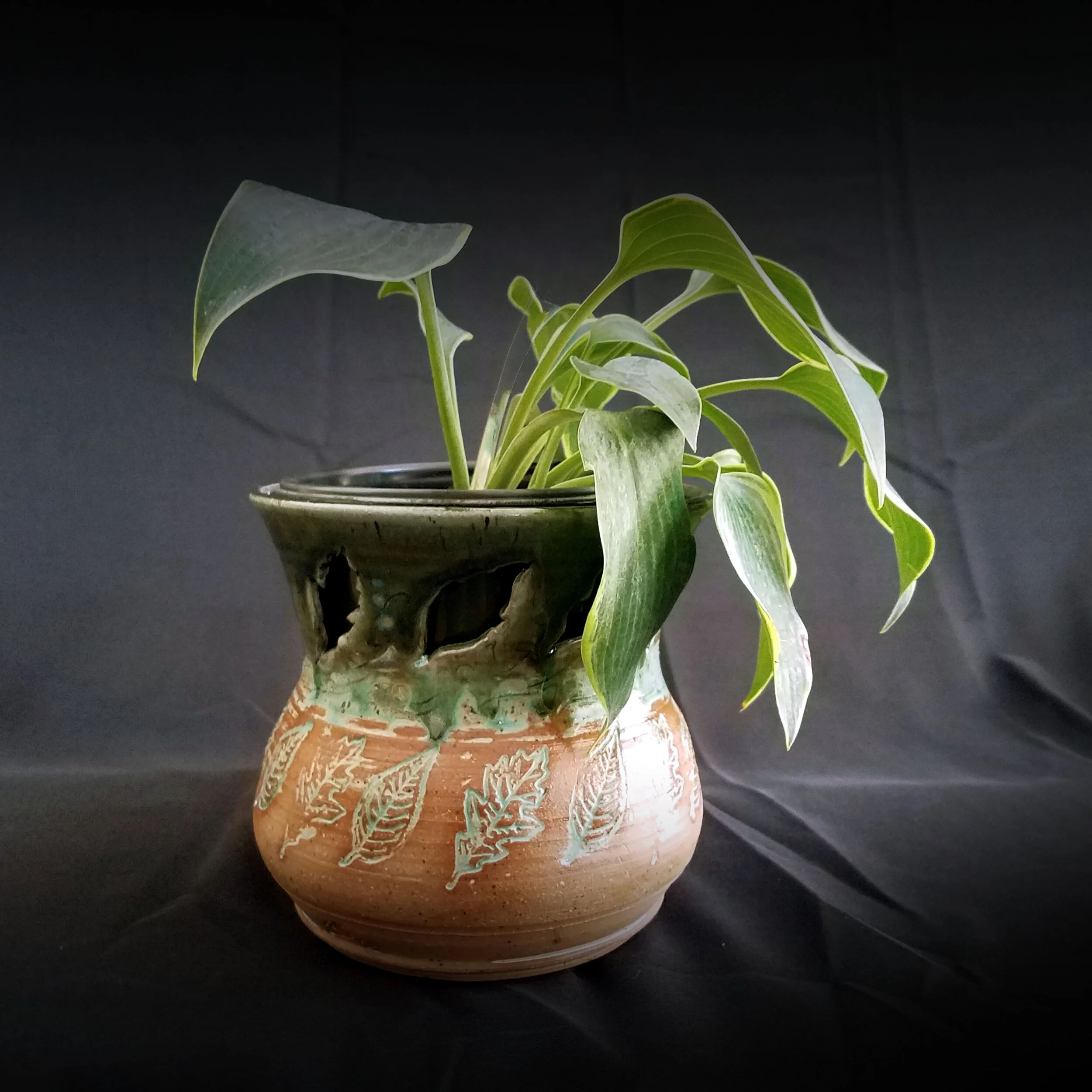 planter_corinnehansen_pottery_sorhain.jpg