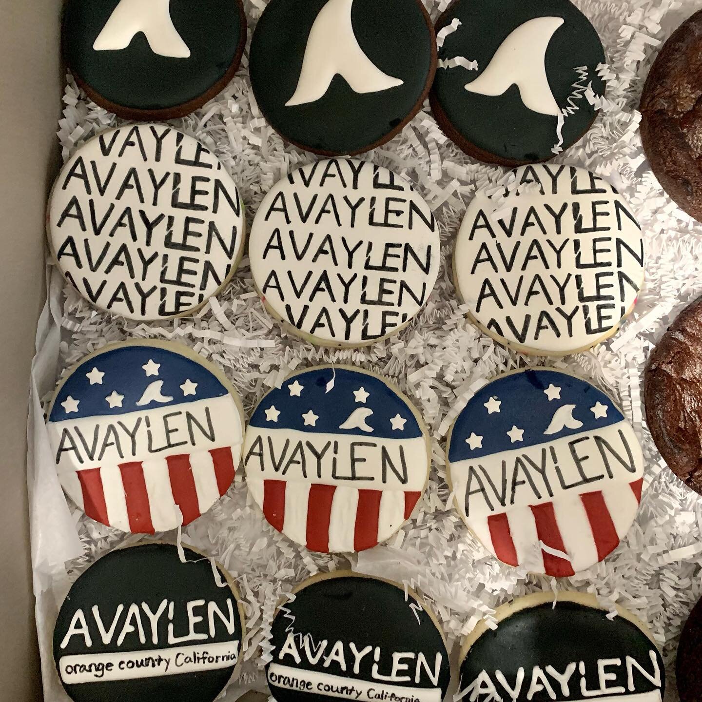 First week of Fall!🍂 Shoutout to Danasia for making these bomb cookies for us!! Hopefully y&rsquo;all make some cool cookies this season🍪
.
.
.
#avaylen #teamavaylen #outinavaylen #cookies #orangecounty #baking #cookie #dessert #snacks #wave #creat