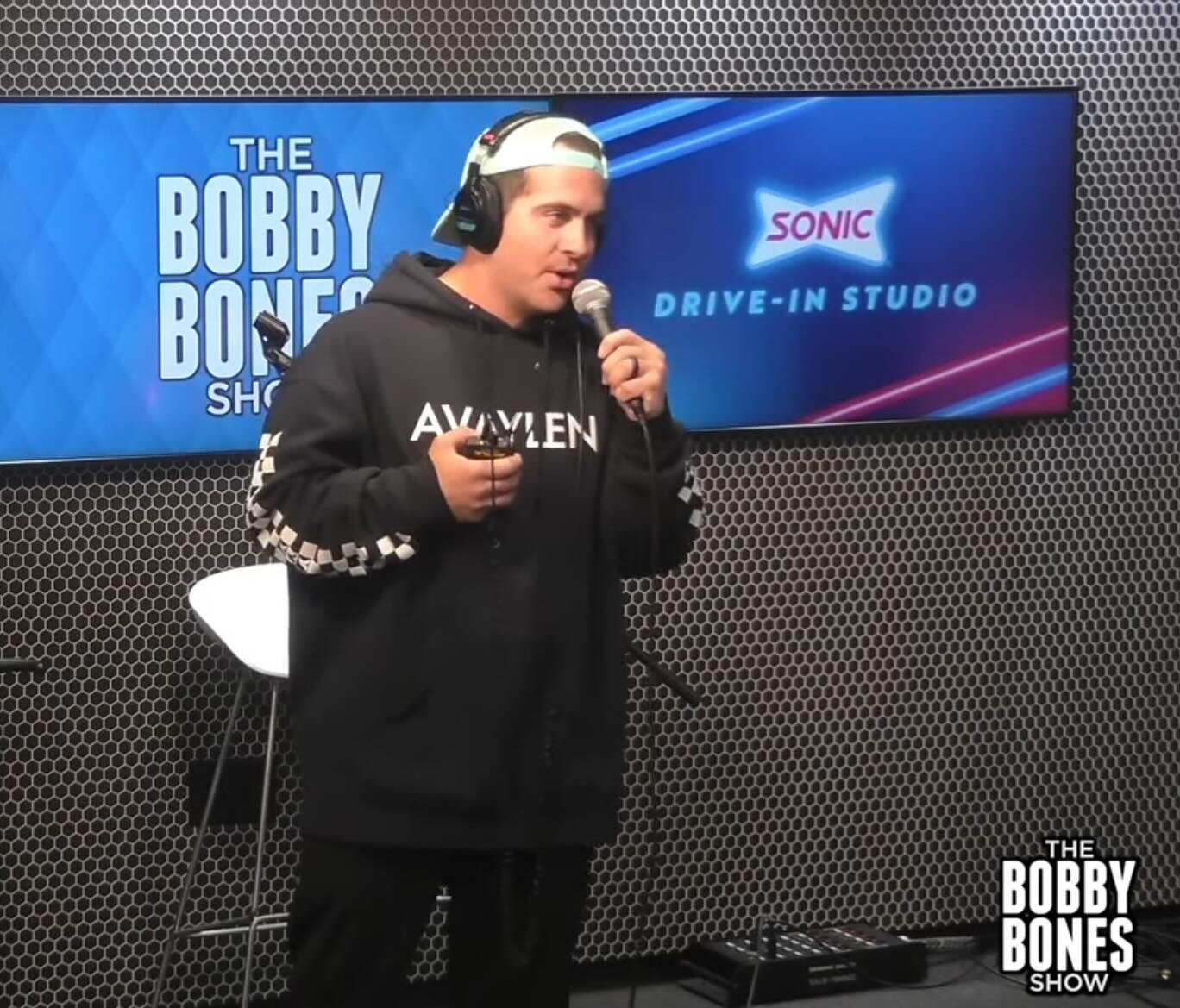 Raymundo crushing Blind Karaoke in his @avaylen hoodie on the @bobbybonesshow😂. Thanks for repping Ray!
.
.
.
#outinavaylen #avaylen #teamavaylen #team #community #communitypage #lookbook #unity #group #club #artcommunity #creative #creators #creato