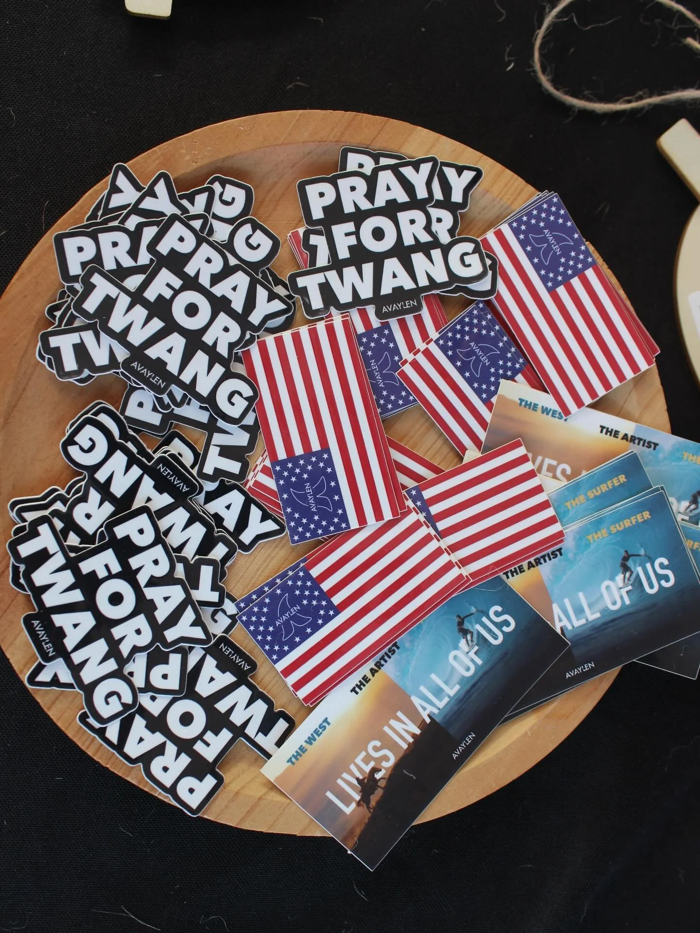 For the ones raised on waves. For the ones raised on country.
.
.
.
#avaylen #countrywords #countrysayings #countrymusiclover #countrythings #countrymusiclyrics #lyrics #sayings #countrylyrics #countrymusic #countryquotes #countrysong #honkytonk #red