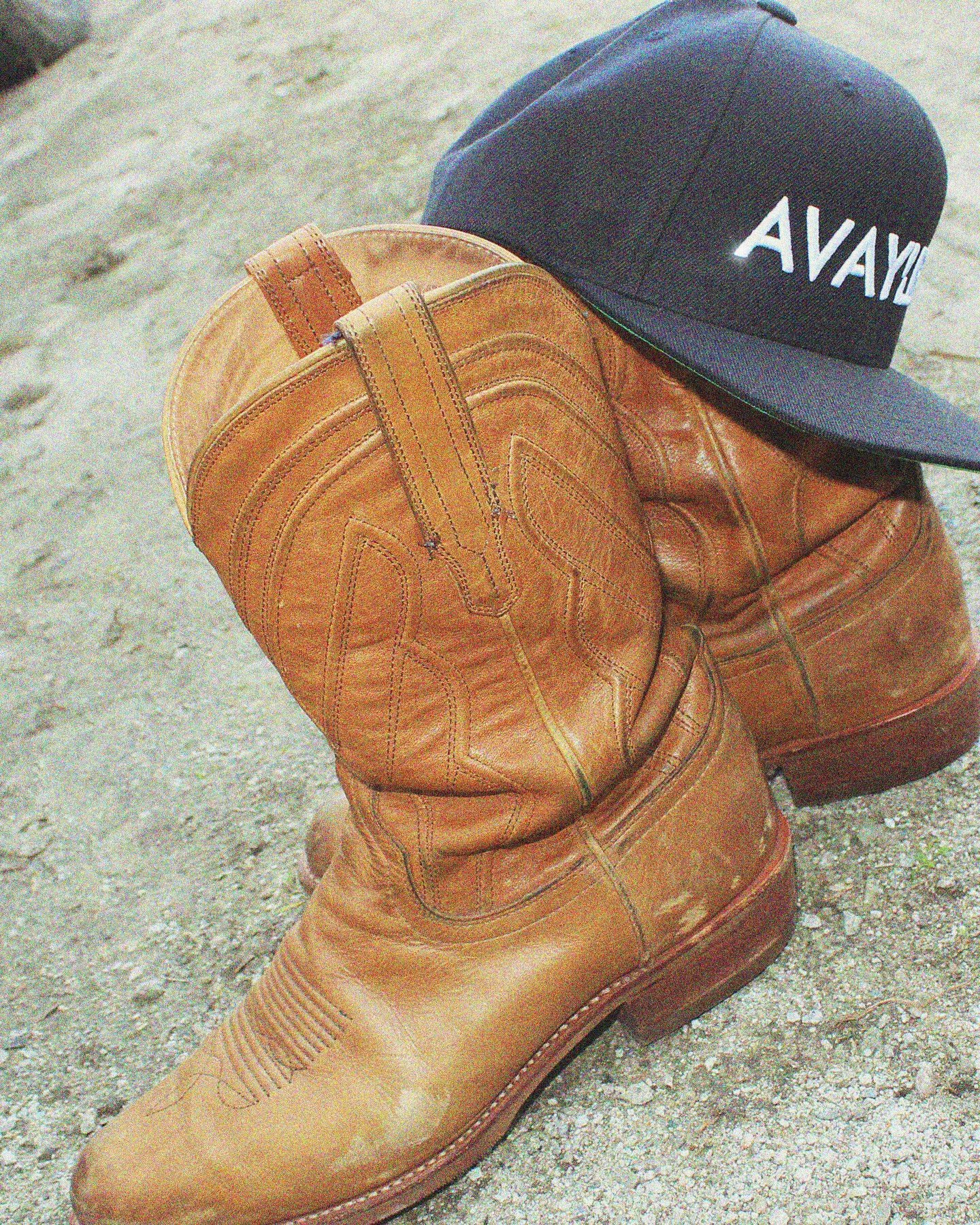 Megan meant &ldquo;tall, hot in an AVAYLEN&rdquo;

Grab an Avaylen snapback as a Christmas present (or for yourself)🎄Link in bio! Coupon code in comments. 

Avaylen makes elevated coastal-inspired westernwear built for beaches and backroads (and eve