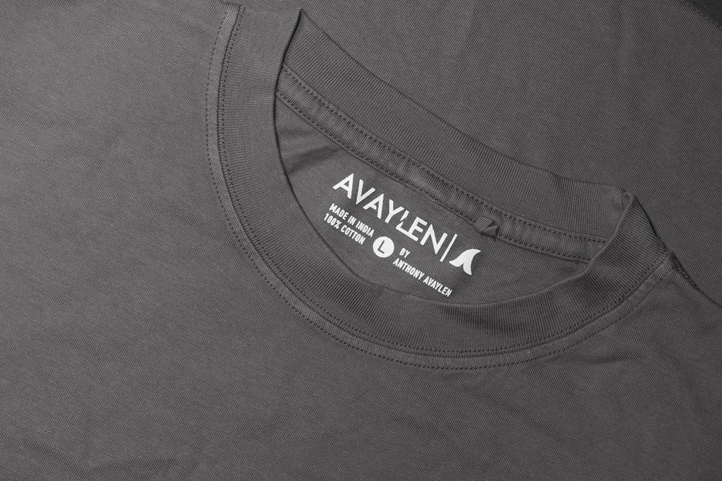 All in the details🪡 When inventing the brand, we wanted to make sure every tee felt like the beach, felt coastal, no matter what. 

Avaylen makes elevated coastal-inspired western wear built for beaches and backroads🇺🇸 Gear up on Avaylen.com
.
.
.