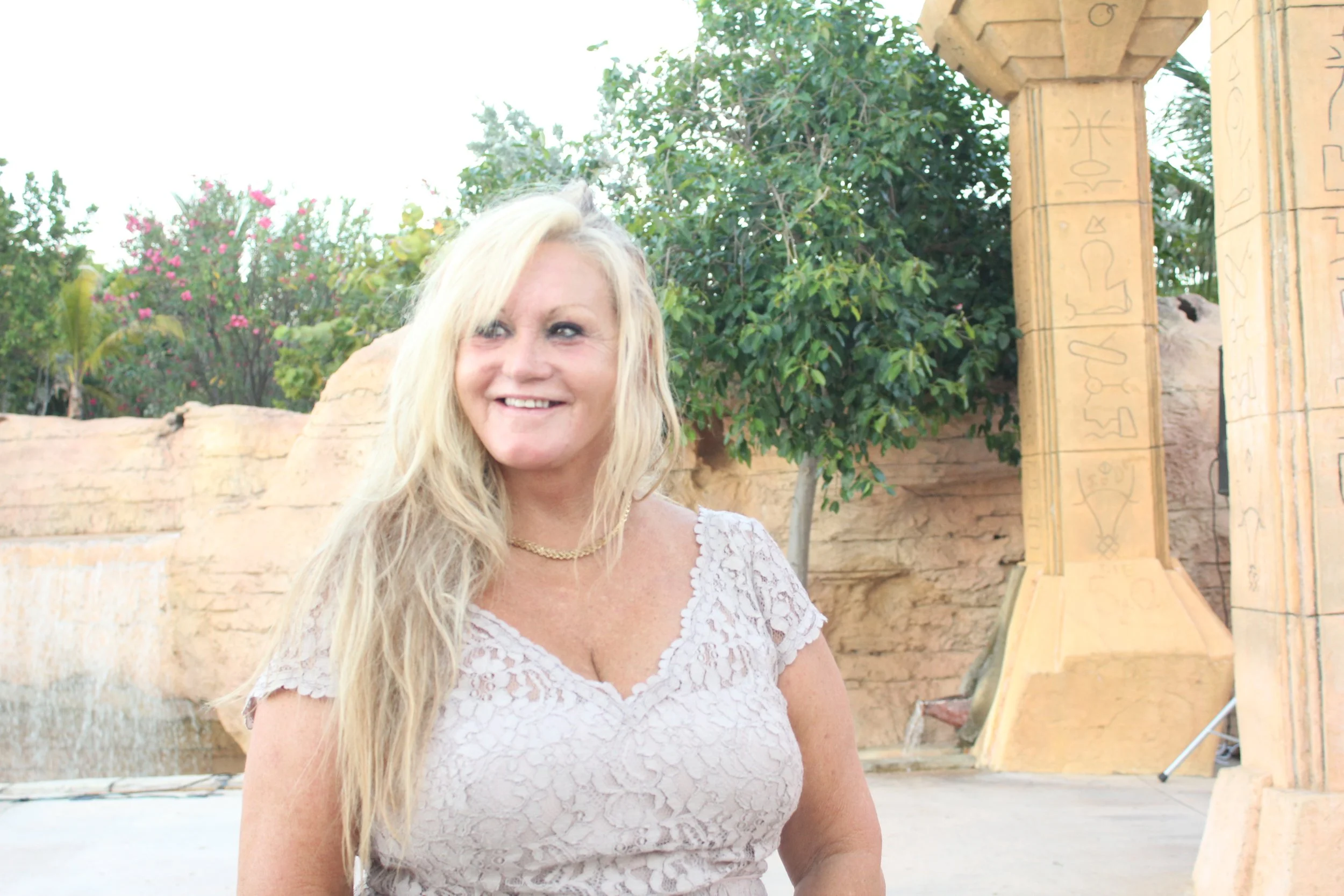 mom wedding.JPG