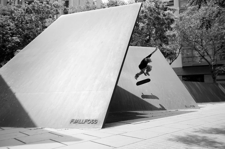 Tom Penny nollie bs flip by Andrea DoSouto 3.jpg