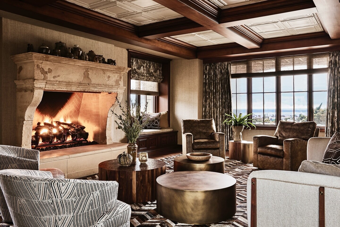 Home is where the hearth is! 
The living room of our #manhattanbeach project as featured by @modernluxuryinteriors @interiorscalifornia 
Sofa by @thomashayesstudio , chairs by @arudin1912 , tables by @coupdetatsf and rug by @kylebunting 

Photo @samf