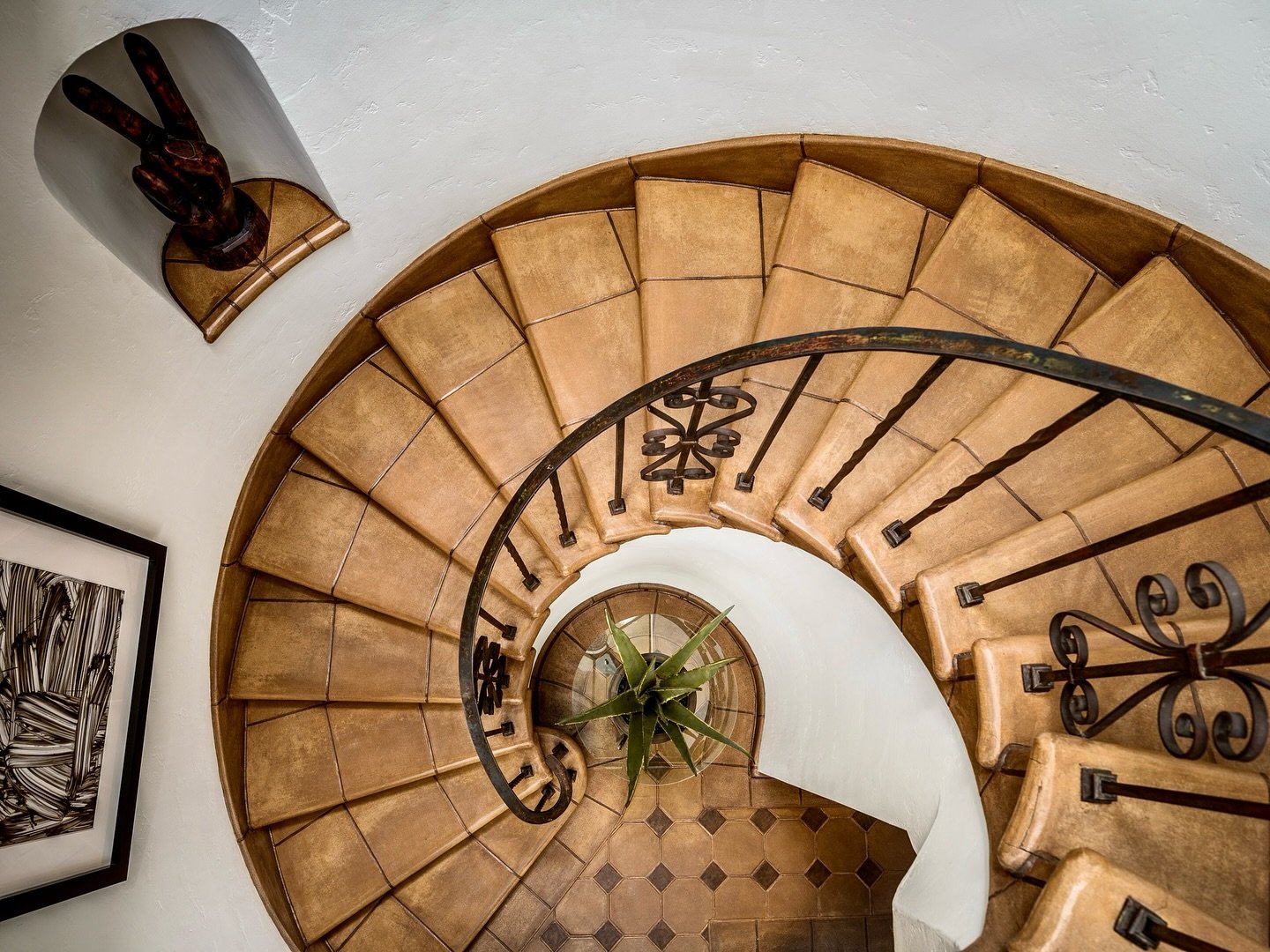 Never met a curved staircase I didn&rsquo;t like 🖤
This is ours as featured by @archdigest 

Photo @christopherstark 

#jeffandrewsdesign