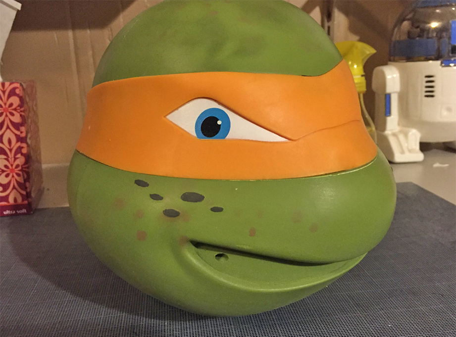  The head had horrible stickers for the eyes and a crummy rubber mask that would need to be replaced. 