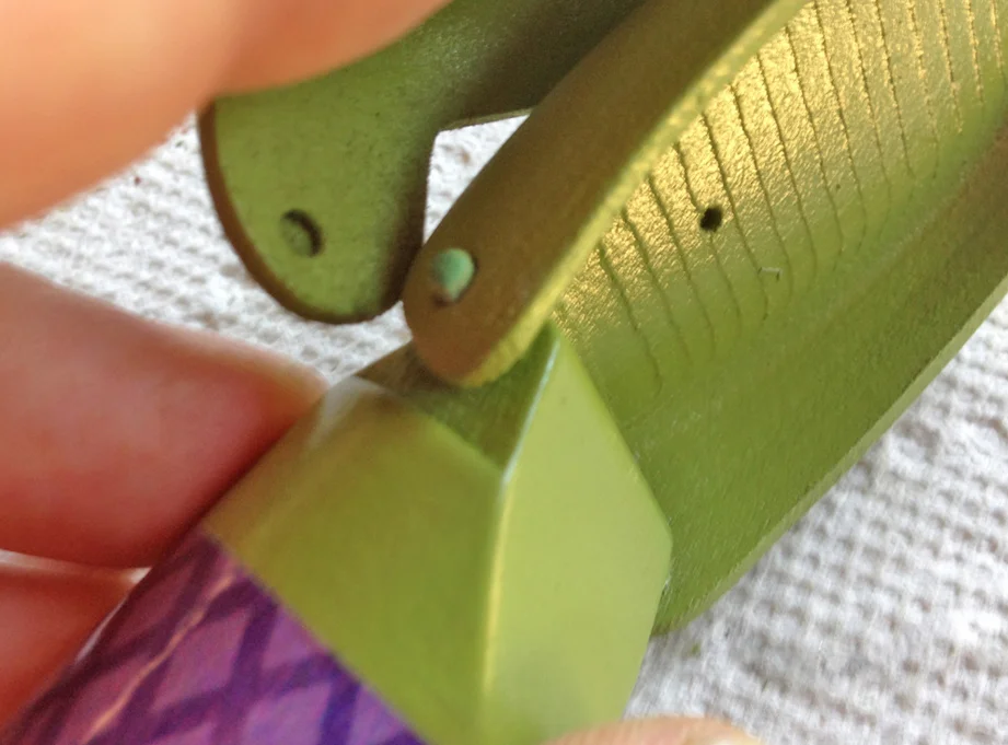 The pins lock into holes on the inside of the head piece. A spot of superglue secures the head to the jaw.