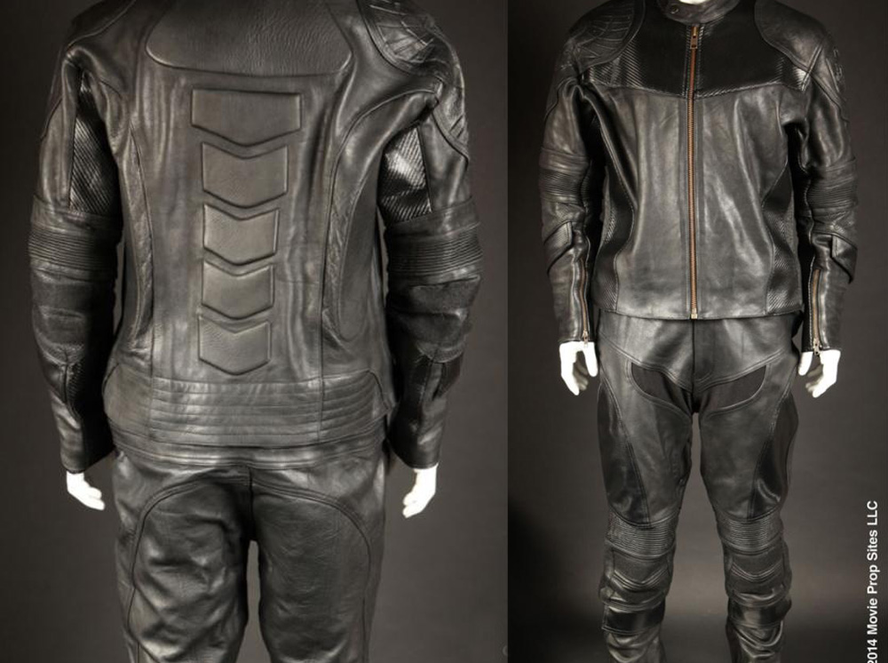  The jacket, pants and vest were part of a custom run initiated by Kurt Struss for the Judge Dredd Costume Group on Facebook. Based on a screen-used costume, it was reverse-engineered in Pakistan to produce an accurate replica suit. 