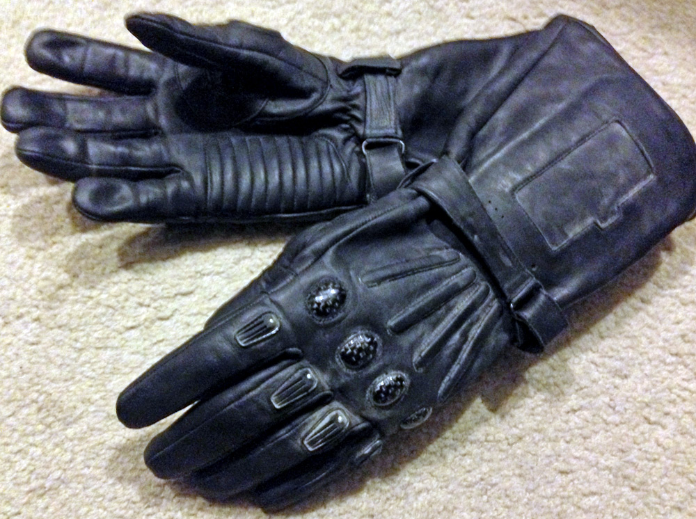  I eventually replaced these with LeatherNext’s v.5 gloves which have the right finger plates, the comm built into the left glove cuff and more accurate styling. 