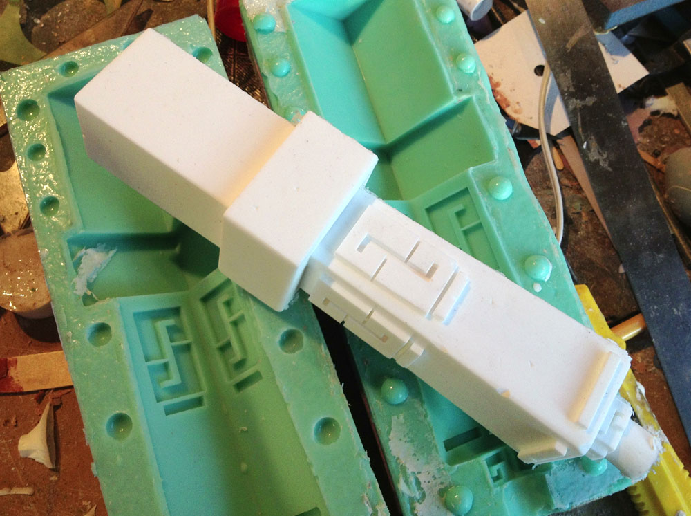 Even with a 1″ core of foam, the cast resin handle has some nice heft!