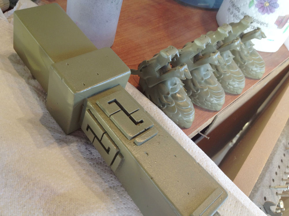 A simple base coat of green, a wash of dark green to bring out detail and a matte finish completes the Talisman Detector.