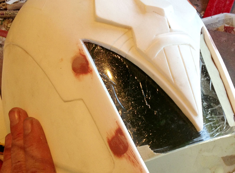  After the visor was attached, I puttied over the rivets. 