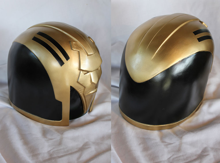  The paint scheme of the helmet was pretty simple, just black and gold. 