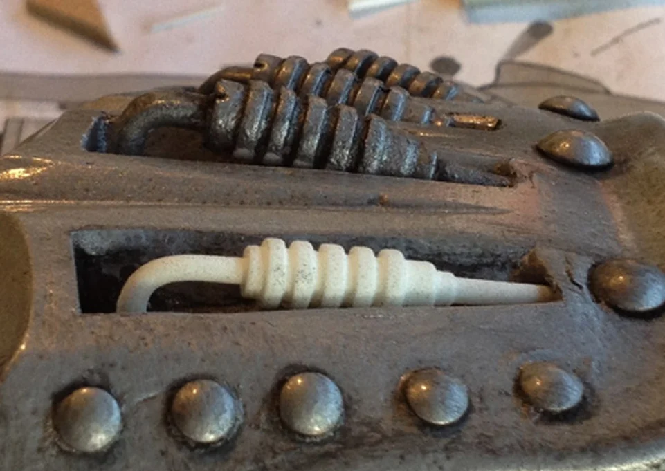 You can see how much better the printed piston fits in the box compared to the old ones.