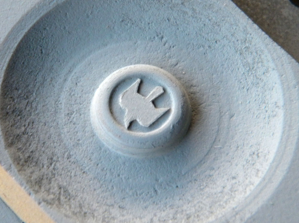  The thin styrene logo glued to the hub. 