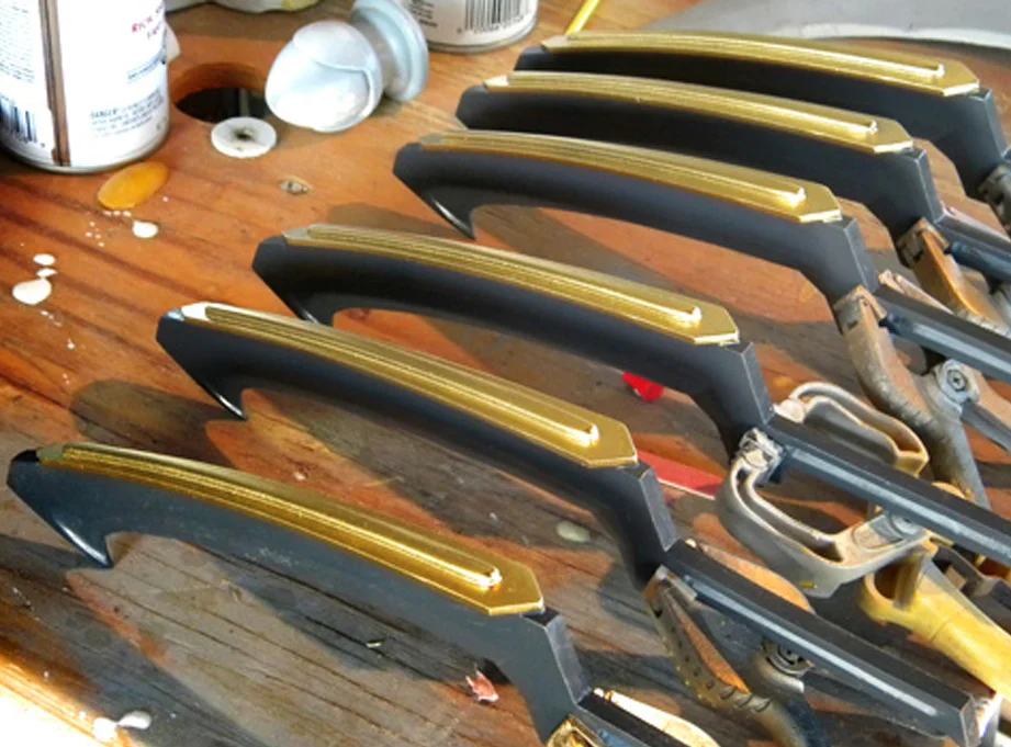 The blades were painted with the glossy grey and the the top strip was masked off and painted gold.