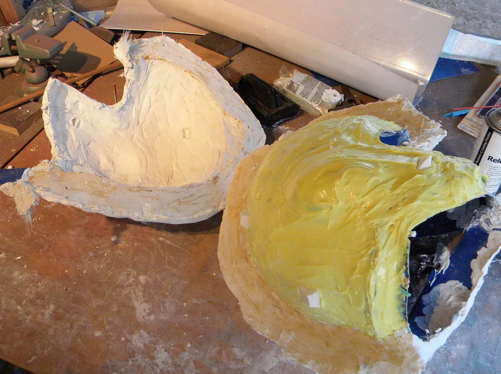 Once the plaster dried thoroughly, I was able to remove it and demold the helmet master.