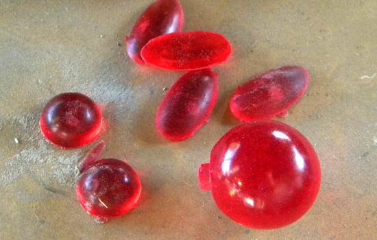  I cast red resin gems for the pommel and grip. 