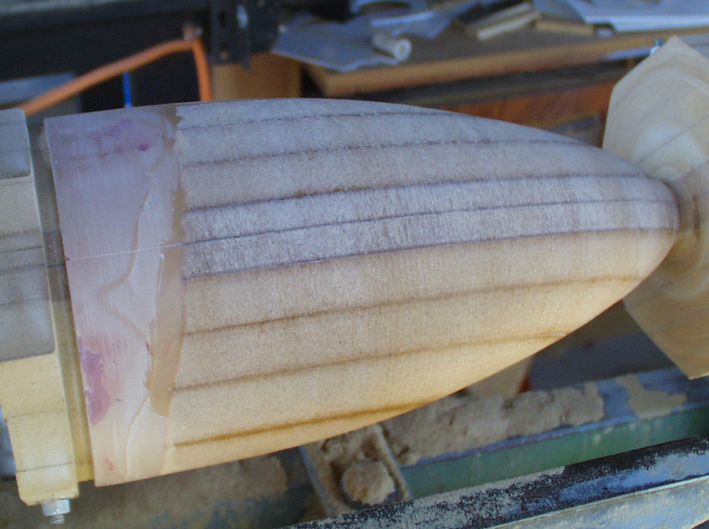  The cone starts to take shape after some work on the lathe. I took the opportunity to fix some gaps with Bondo. 