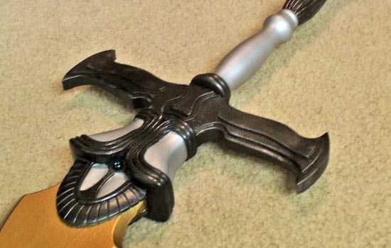 Grip detail. I drybrushed some silver on the crossguard to bring out detail and tie the whole sword together.