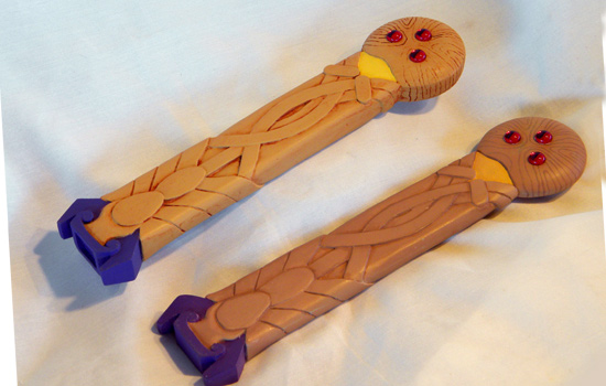  The new Tenchi hilt (left) compared to the original. The new grip is 1” thick and feels like a proper sword grip. 