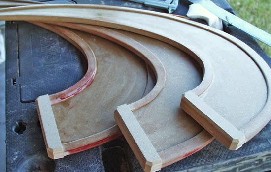 The end caps were also cut from 1/4″ MDF. Once they were glued on, the entire blade was sealed with shellac and seams filled with putty.