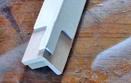 I added some styrene for the post details. I guess I could have used basswood but I thought that plastic would offer better protection against eventual bumps.