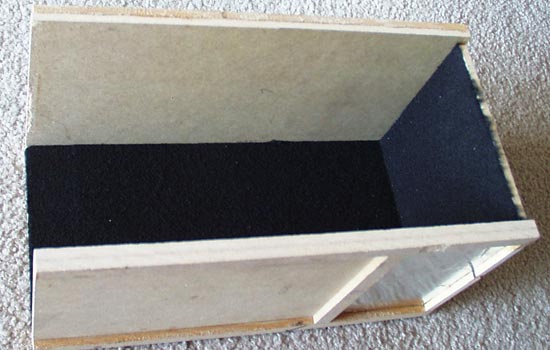  The inner box was lined with black felt. 