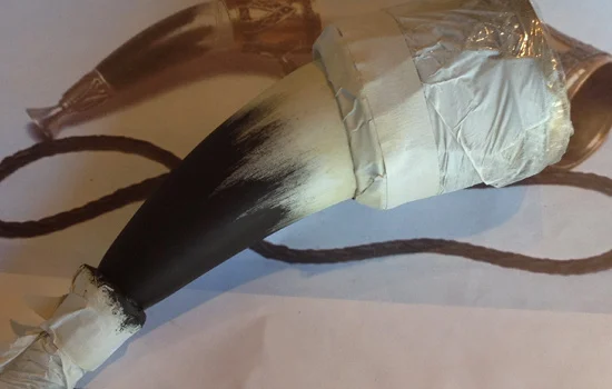 I dry brushed the tip of the horn with a flat black acrylic.
