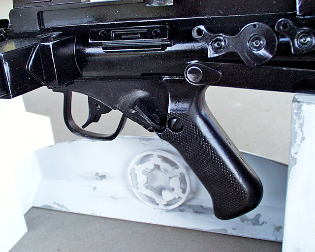 The prop has a working trigger and safety, which took some figuring out as the “forward” position is “FIRE” and the “vertical” position is “SAFE”. The trigger has a small spring pushing it forward and the safety employs a double lever that blocks the trigger when on SAFE. The pistol grip itself is a resin copy from a REAL Sterling, I bought from a guy at the Blaster Builders Club.