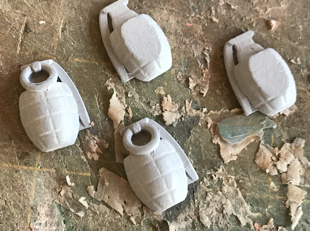  I also made the grenades more accurate and added a flat side for easier glueing to the vest. 