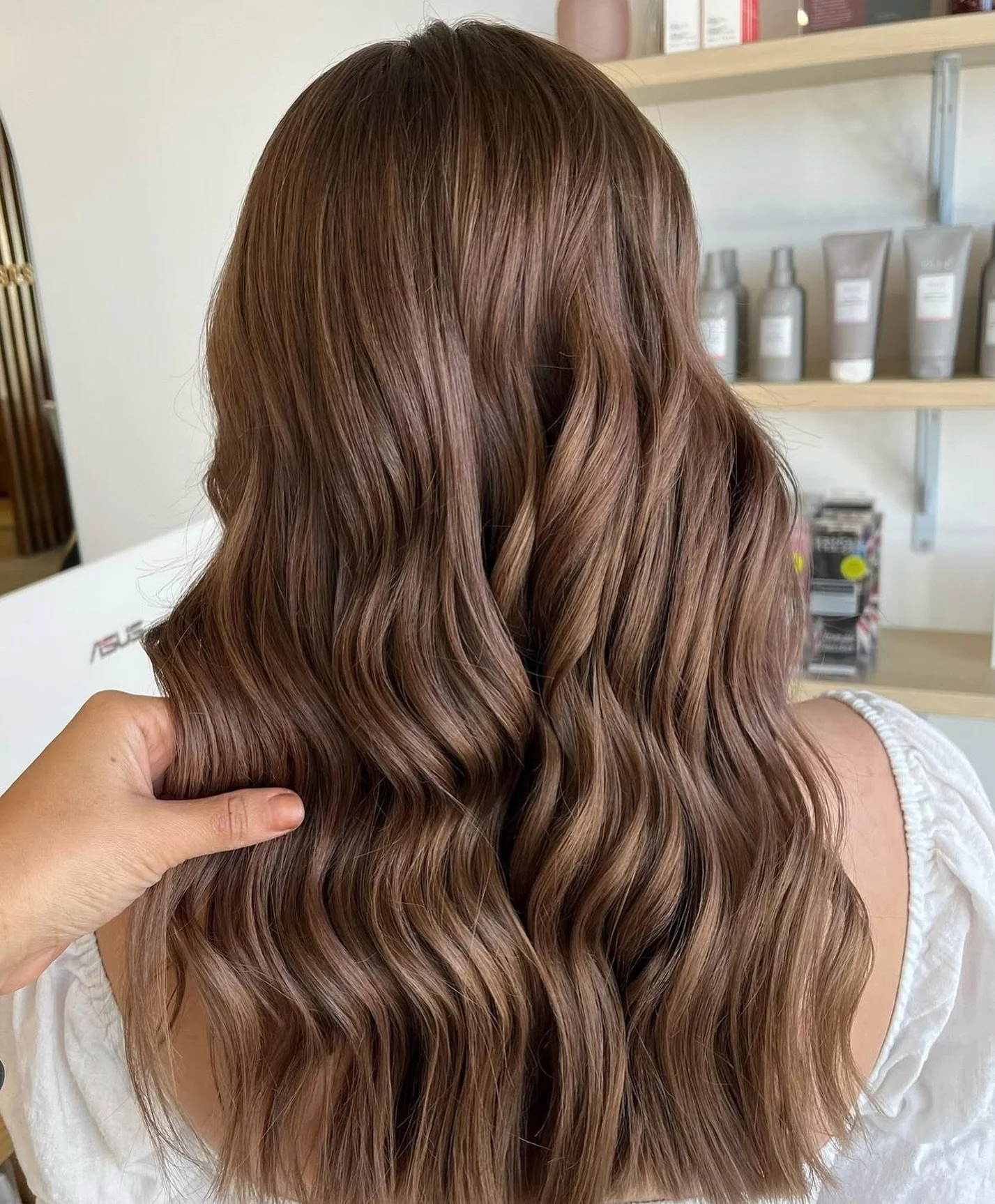 Our luxurious brunettes are having a real moment and we love seeing our Laners embracing more of their natural bases and tones to create an effortless yet purposeful colour that radiates and lasts 🤎